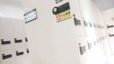 【贵在真实，女人坑女人】温泉洗浴休闲酒店，女宾更衣室内部偷拍形形色色的女人换衣，苗条美少妇阴毛很性感